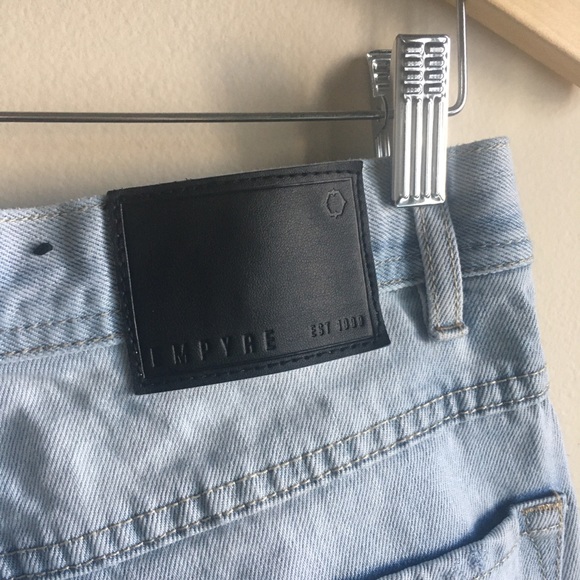 Light Wash Lightly Distressed Empyre Jeans Women’s - Picture 6 of 8